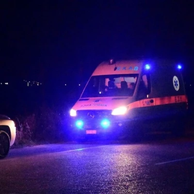 Τεράστιος βράχος έπεσε σε δρόμο στη Χίο μετά από κατολίσθηση - Από θαύμα σώθηκαν επιβάτες ΙΧ