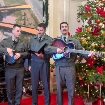 Στην Περιφερειάρχη Κεντρικής Μακεδονίας Αθηνά Αηδονά: Κάλαντα της Πρωτοχρονιάς