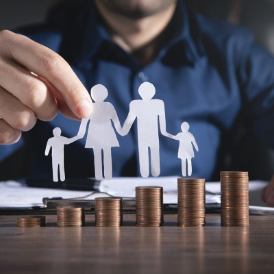 ΙΜΕ ΓΣΕΒΕΕ: Η ακρίβεια "τεντώνει" τα ελληνικά νοικοκυριά και οδηγεί σε στερήσεις