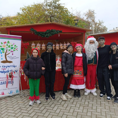 Στην Πολιτεία των Ευχών: Η πλατεία Εμπορίου σημείο αλληλεγγύης και χαράς