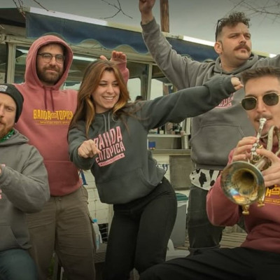 Ο δήμαρχος διέκοψε συναυλία στη Φλώρινα - Για τραγούδι στα σλάβικα, τι απαντά το συγκρότημα