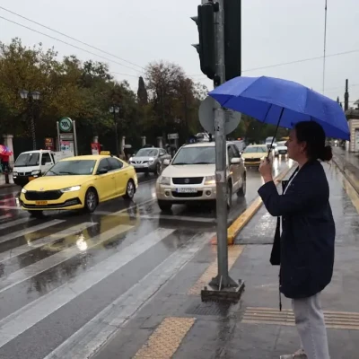 Καιρός αύριο: Τοπικές βροχές και καταιγίδες σε Αττική και σε νησιά – Δεν ξεπερνά τους 18 βαθμούς η θερμοκρασία