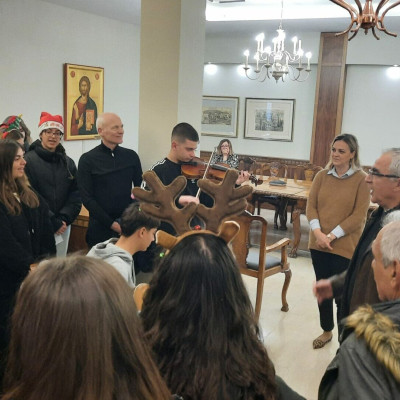 Στο Δημαρχείο Σερρών μαθήτριες και μαθητές έψαλαν τα κάλαντα