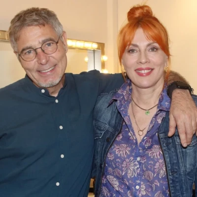 Σμαράγδα Καρύδη - Θοδωρής Αθερίδης: 23 χρόνια μαζί στη ζωή, στη σκηνή και στην οθόνη, το άλμπουμ της κοινής τους διαδρομής