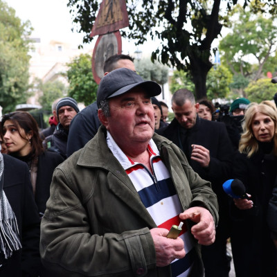 Ανεστίδης έξω από το Μαμίμου: "Να μας δώσουν τα κλεμμένα λεφτά που μας έτρωγαν"