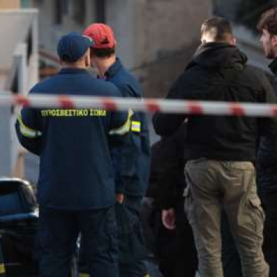 Κυψέλη:  Άνδρας μαχαίρωσε τη γυναίκα του στον λαιμό και έπεσε από την ταράτσα - Βρέθηκε ιδιόχειρο σημείωμα