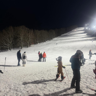 Πλήθος κόσμου και ρεκόρ προσέλευσης στο νυχτερινό σκι του Λαϊλιά – Εντυπωσίασε το νέο lift