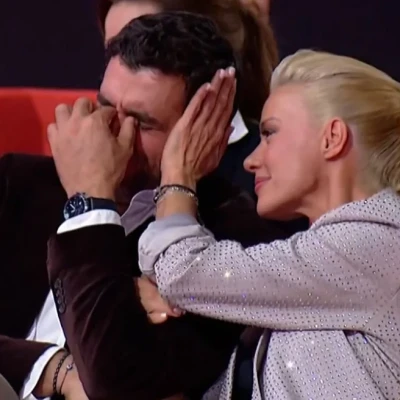 Ο κακός του Παρά Πέντε λύγισε στο reunion και το Twitter συγκινήθηκε: «Έχει πλαντάξει, πρέπει να είναι πολύ ευαίσθητη ψυχή»