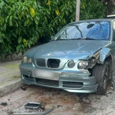 Τραγουδίστρια γνωστού συγκροτήματος η 36χρονη που πήρε «σβάρνα» πέντε παρκαρισμένα αυτοκίνητα στο Κολωνάκι