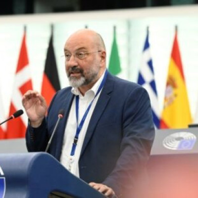 Κομισιόν προς Σάκη Αρναούτογλου-Επιτρέπεται η στήριξη μικρών καφενείων και παντοπωλείων στα ορεινά χωριά