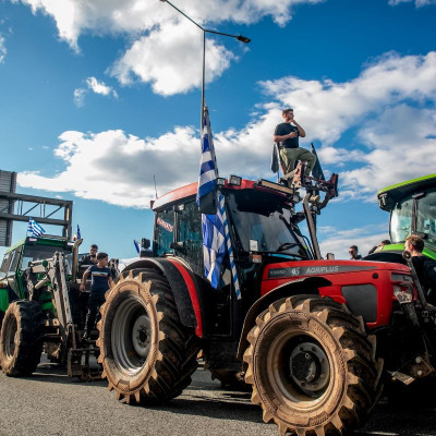 Αγρότες: «Δεν πάμε για διαπραγματεύσεις ως ζητιάνοι» – Η εικόνα σε όλα τα μπλόκα