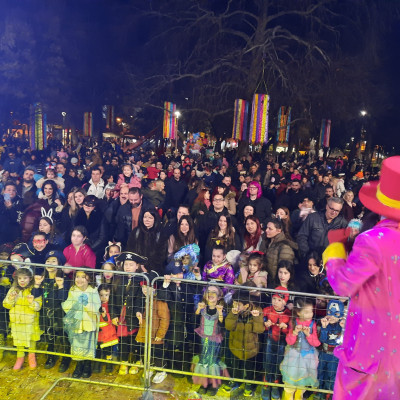 Οι Σερραίοι και οι Σερραίες τίμησαν το έθιμο της Τσικνοπέμπτης