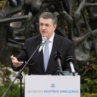 Απόστολος Τζιτζικώστας: Το Ολοκαύτωμα μάς διδάσκει ότι το μίσος δεν ξεκινάει από τα στρατόπεδα θανάτου