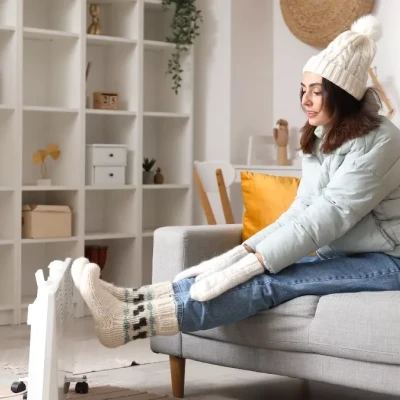 Γιατί έχετε συνέχεια κρύα χέρια και πόδια – Πώς θα τα ζεστάνετε