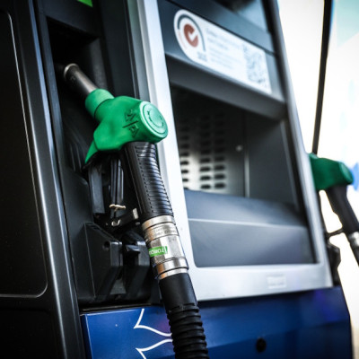 Χωρίς fuel pass και market pass οι Έλληνες πολίτες - Από τα 62 στα 100 δολάρια το πετρέλαιο