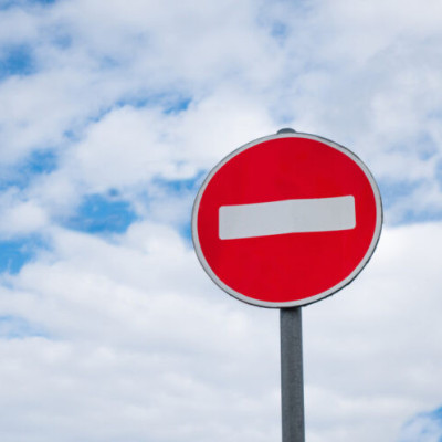 Νέες κυκλοφοριακές ρυθμίσεις στις οδούς Σπυρίδη και Μακρυγιάννη