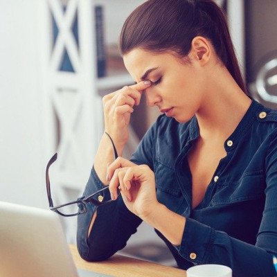 Κουρασμένα μάτια μπροστά από την οθόνη: Δοκιμάσετε τον κανόνα 20-20-20