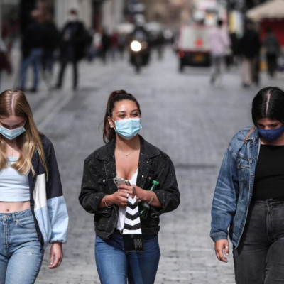 Ανοιχτά τα σχολεία, «μαχαίρι» στις σχολικές εκδρομές