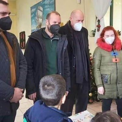 Αντιπροσωπεία του ΚΙΝΑΛ Σερρών Πρόσφερε δώρα στα παιδιά του ΚΑΑΜΕΑ